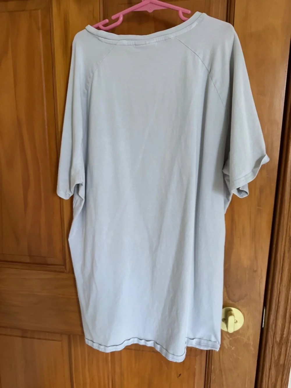 Gymshark Men’s Light Gray Logo Tee - Picture 4 of 4